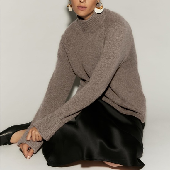 NWT Reformation Garrett Cashmere Oversized Turtleneck - Cacoa - Picture 4 of 7